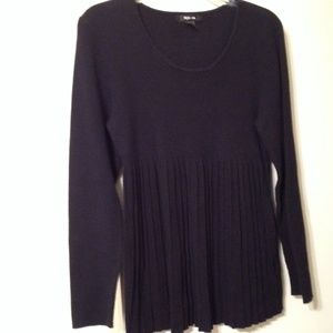 Black Scoop Neck Sweater with pleating